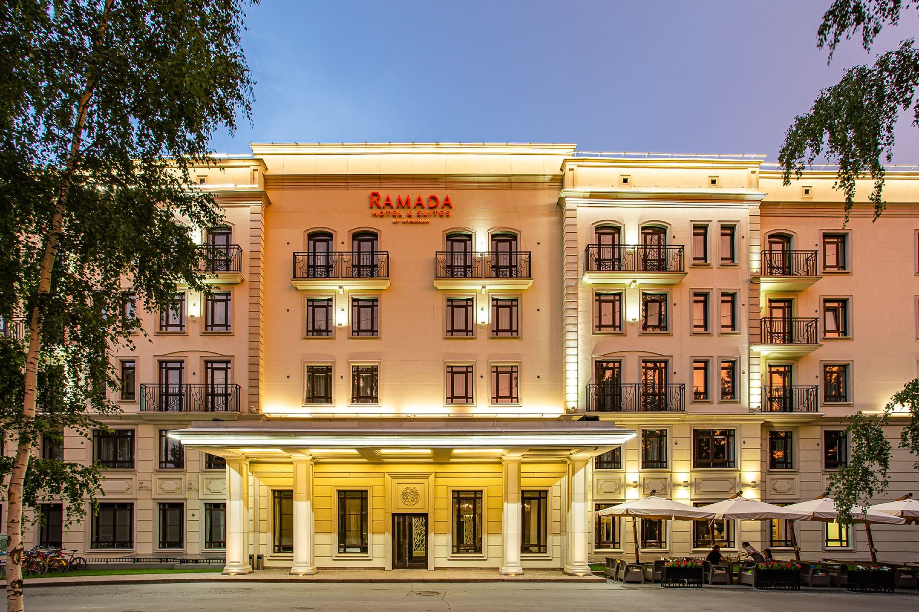 RAMADA HOTEL&SUITES BY WYNDHAM
