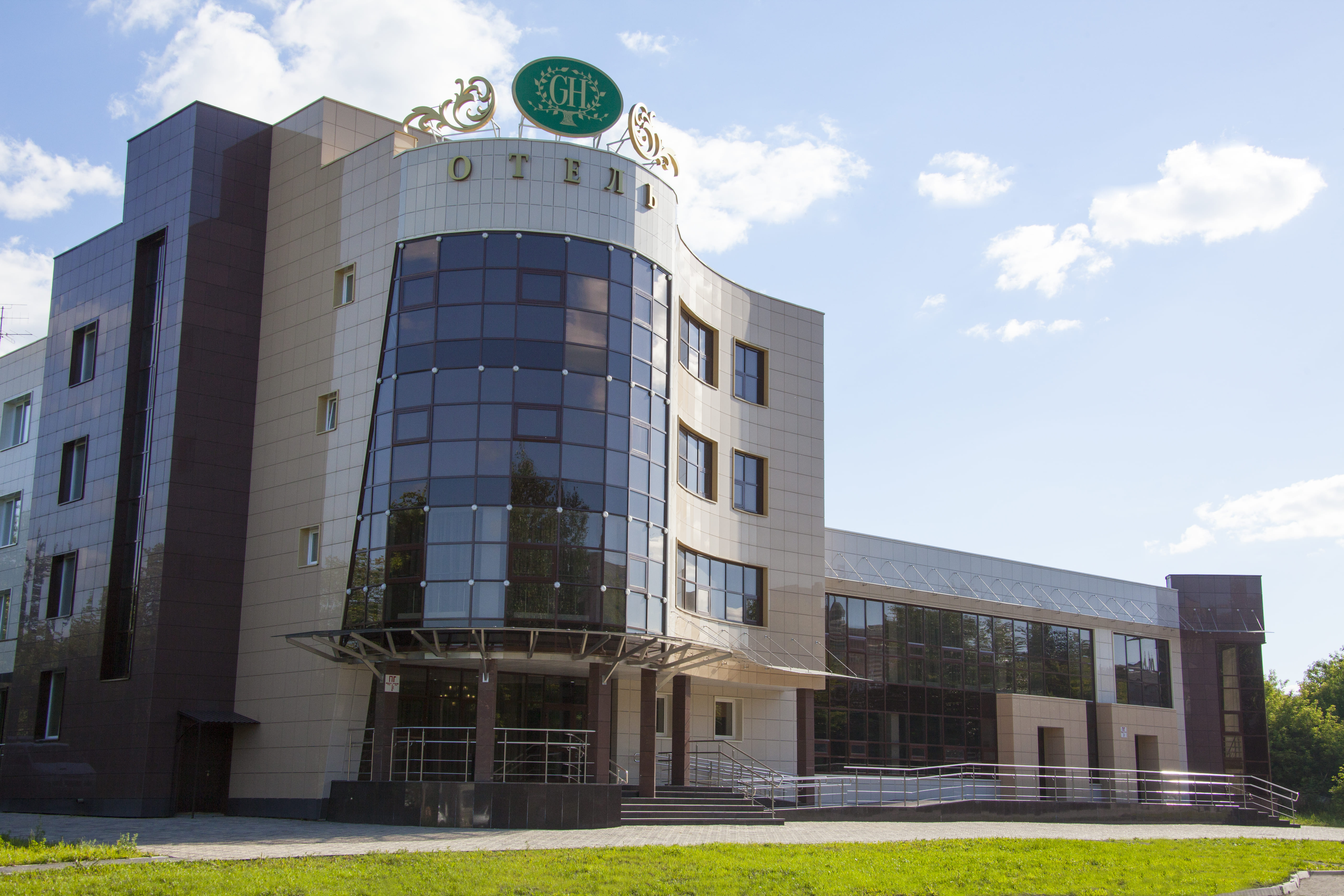 GREEN HALL Hotel